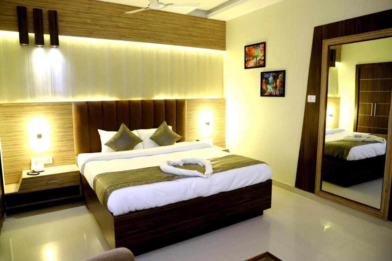 Hotel Santoor Waranasi Zewnętrze zdjęcie